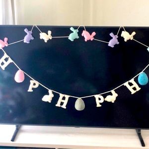 EASTER BANNERS, set 2 says Hoppy with a wool  string of eggs and bunnies new